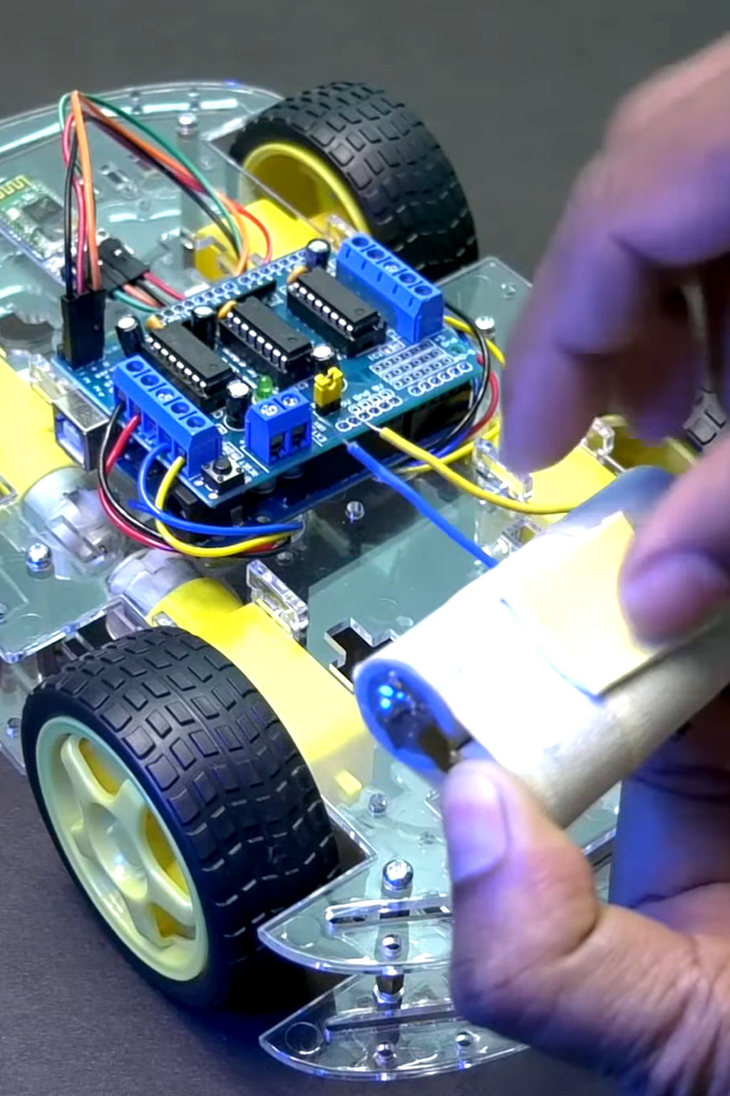 Detalle de la electrónica de GroundHub